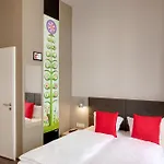 Hotel Meininger Mitte 3*