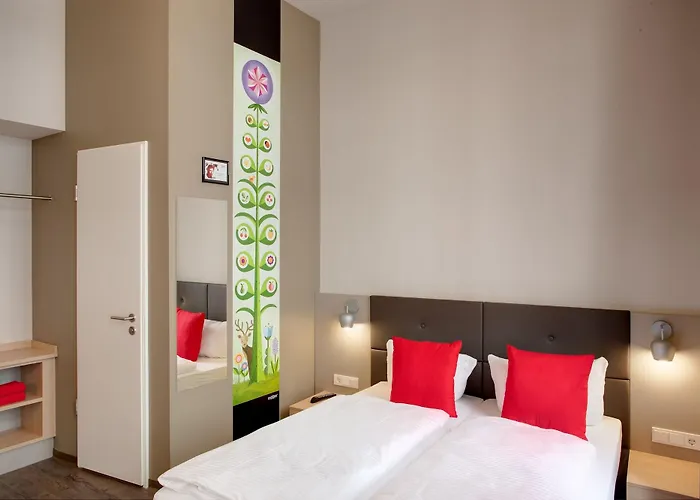 Hotel Meininger Mitte 3*