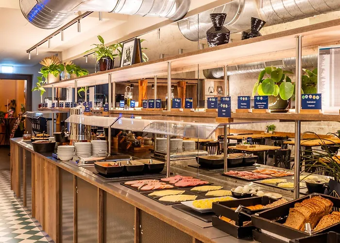 Отель Meininger Mitte 3*